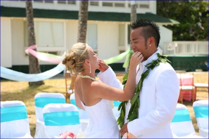 Cutting the wedding cake