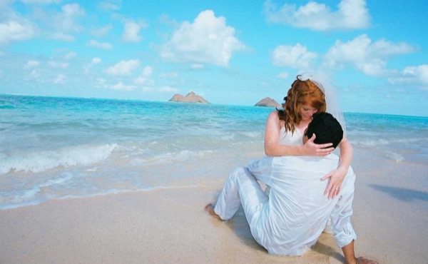 A kiss under the palms at Lanikai, wide view