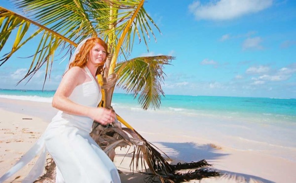Ashley and her groom under a palm tree at Lanikai ur, close up