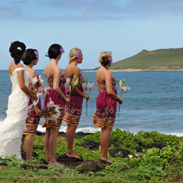 Summer with her bridesmaids on the beach