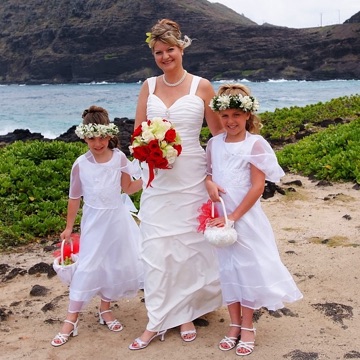 Gill with her bridesmaids in red on the beach
