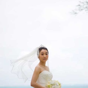 Sung in her veil holding her white bouquet by the ocean