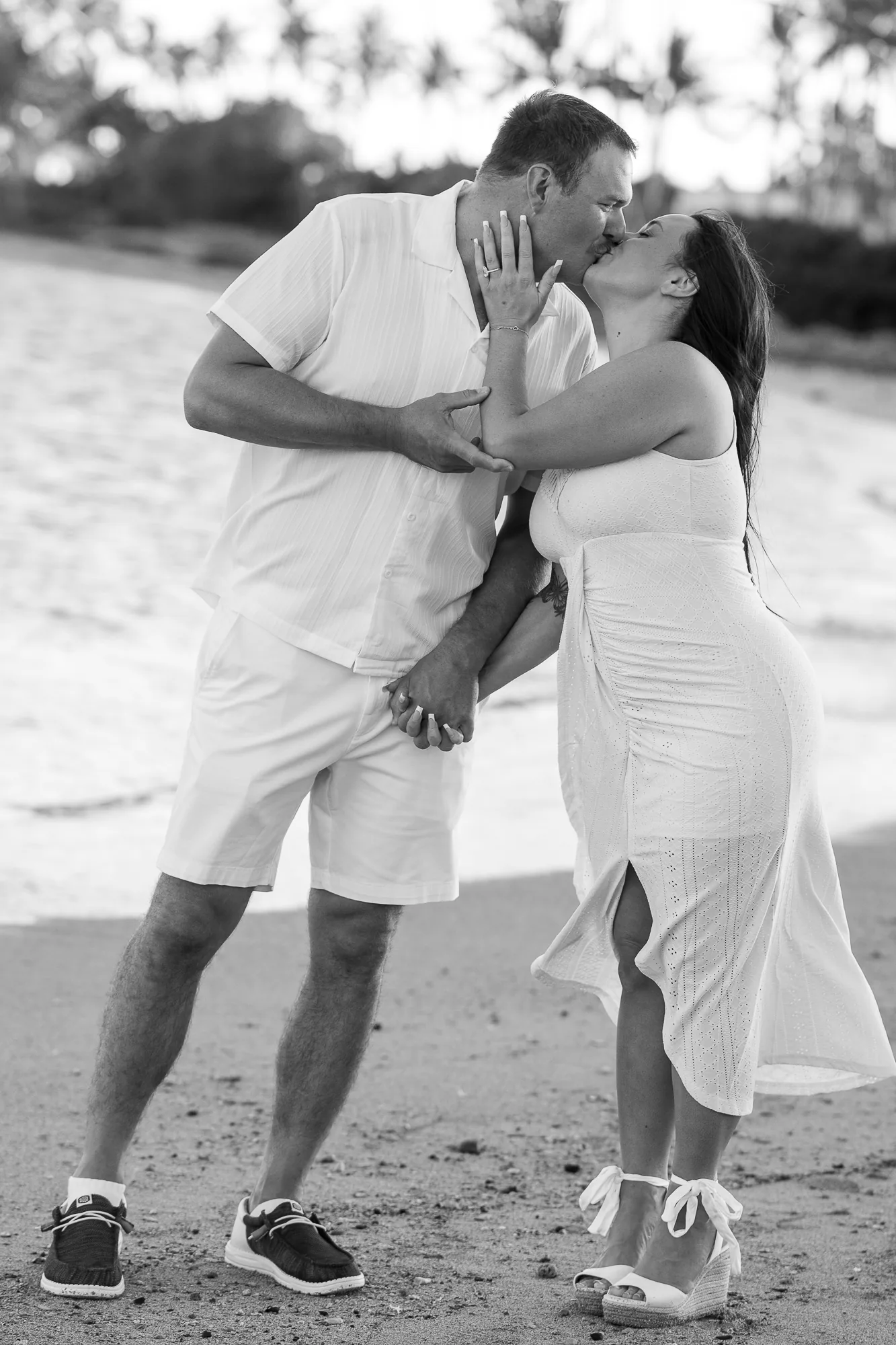 A black and white kiss on the beach