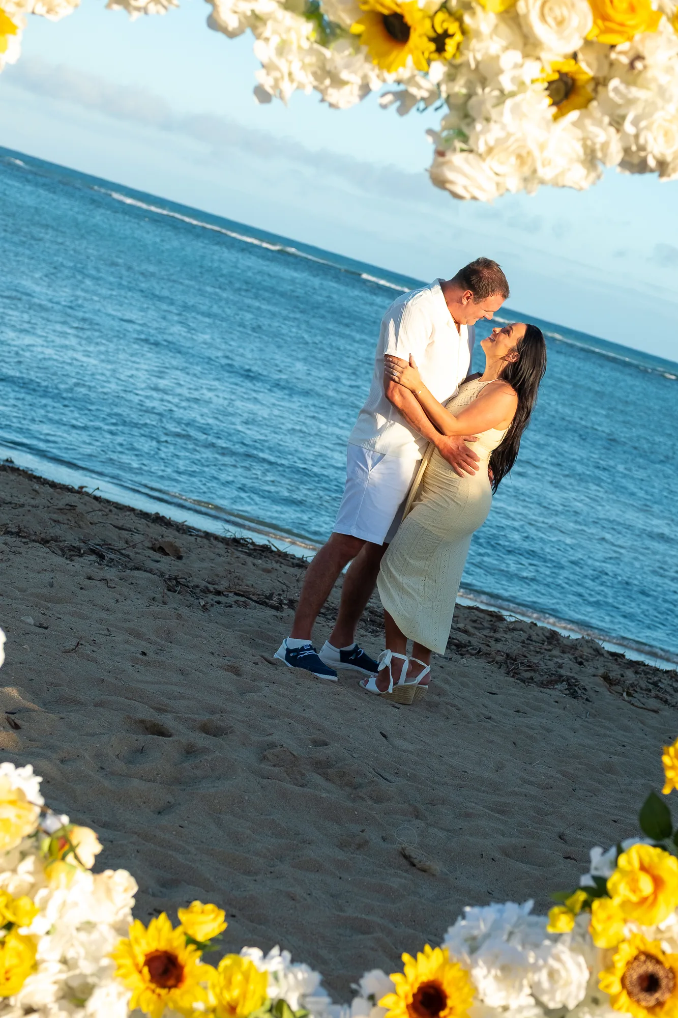 A kiss by the sea seen through the flowers
