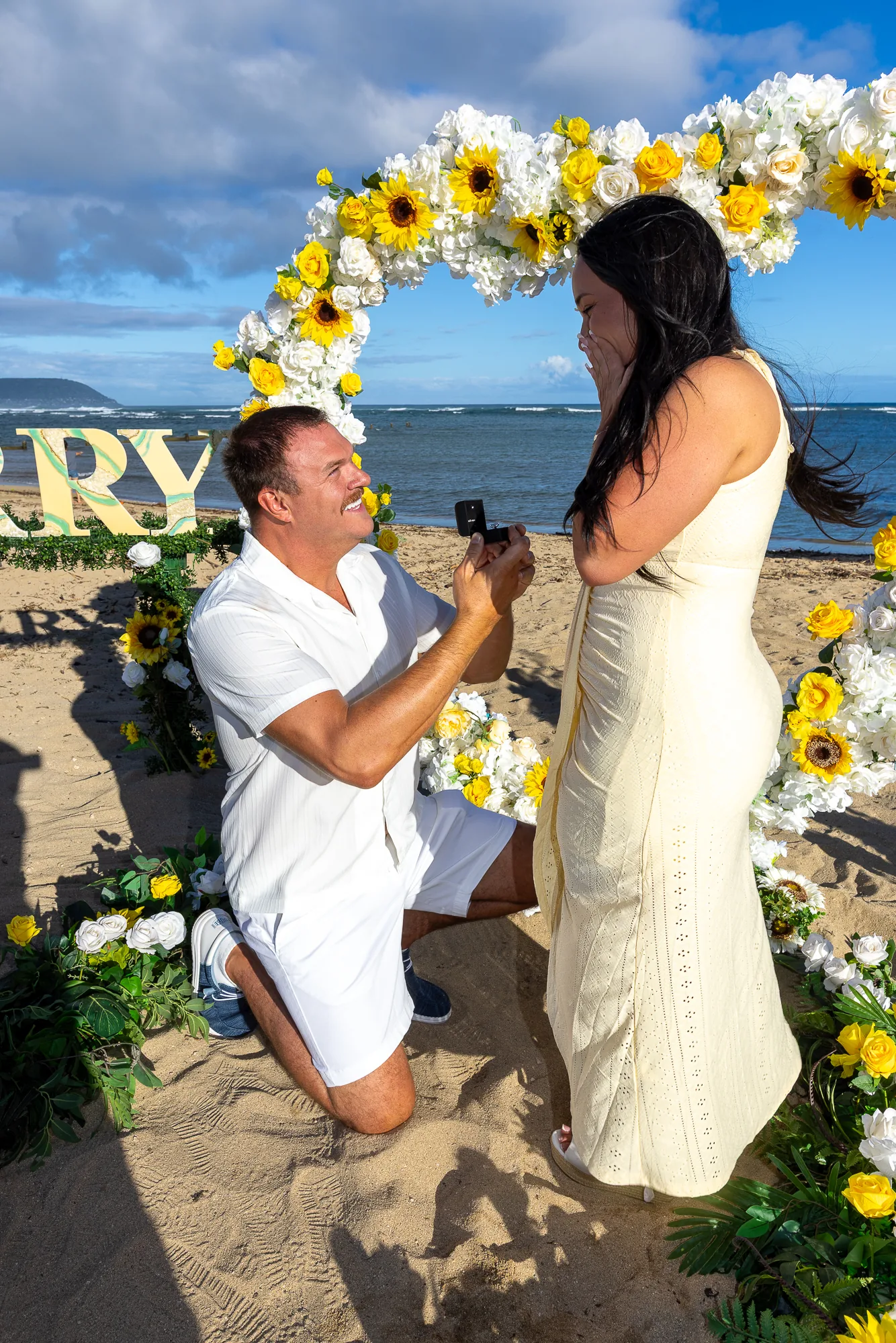 On one knee inside the flower heart