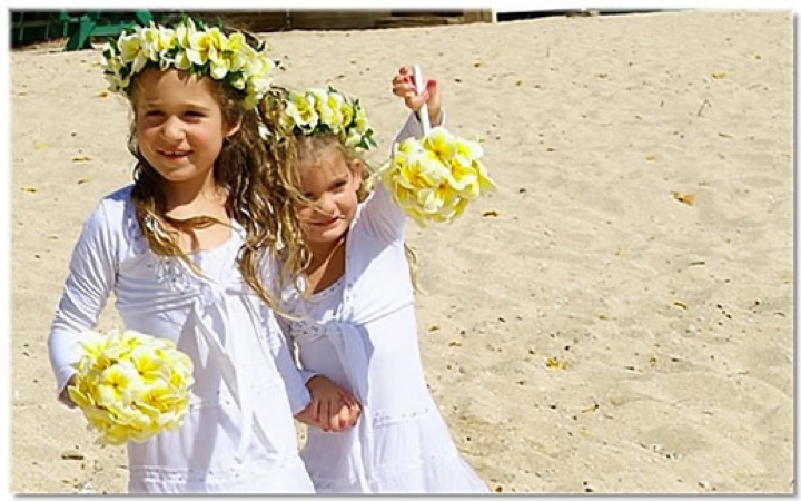Flower girls with matching yellow plumeria bouquets and haku leis