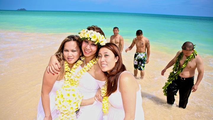 Christy with her bridesmaids on the beach in Hawaii