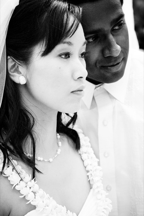 Black and white portrait of a bride and groom at the Halekulani Hotel