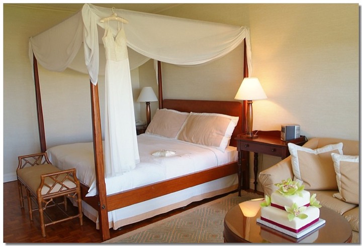 Wedding cake in a canopy bed suite at the Kahala Resort