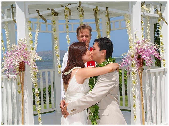 Jon and Nina kissing under the gazebo at their Kahala Resort wedding