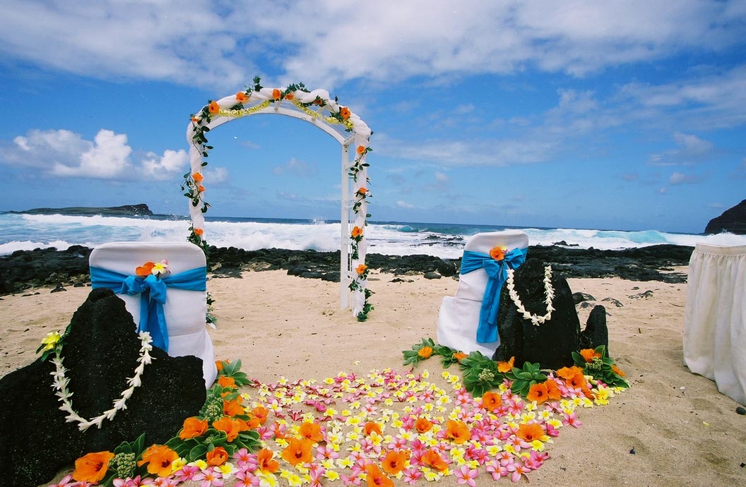 lava rock Hawaiian beach mariiage