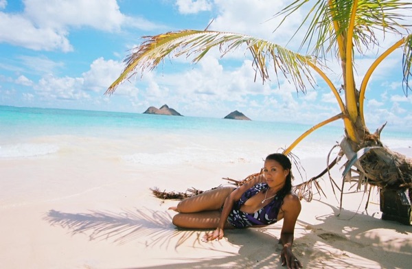 Jamillah and Brandon at Lanikai beach, hand in hand