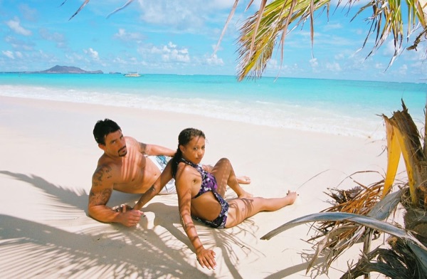 Jamillah and Brandon at Lanikai beach, photo 5