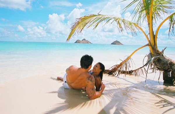 Jamillah and Brandon at Lanikai beach, photo 7