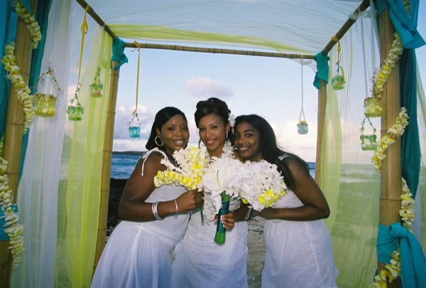 Jamillah with her bridesmaids, close up