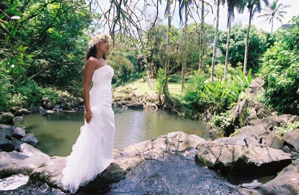 Jamillah and Brandon in the Nuuanu rainforest, arm in arm