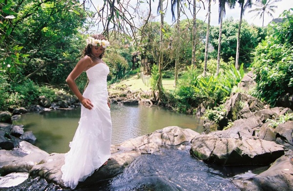 Jamillah and Brandon in the Nuuanu rainforest, side view
