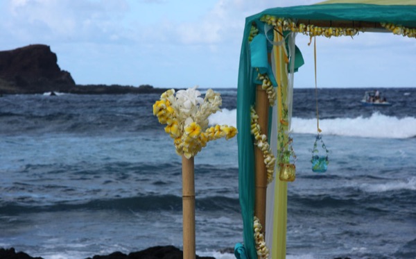 The gazebo by the lava rocks and the sea