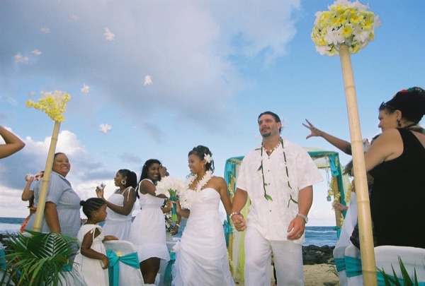 Jamillah and Brandon's turquoise themed beach ceremony, in the bright sun