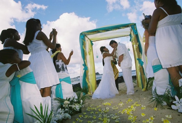 Jamillah and Brandon's turquoise themed beach ceremony, in the sunshine