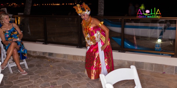 A Tahitian dancer performing for the guests, photo 2