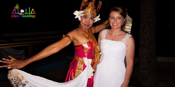 A fire knife dancer at the reception, photo 4