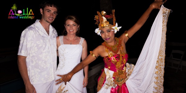 A Tahitian dancer performing for the guests, photo 4