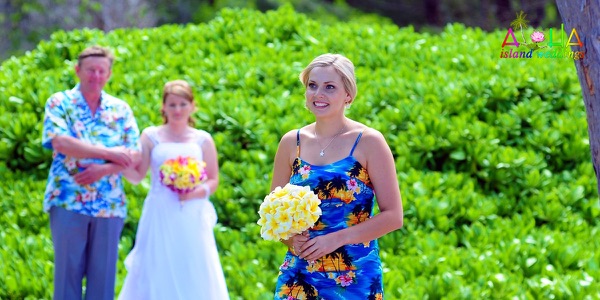The bridal party on the sand, a different view