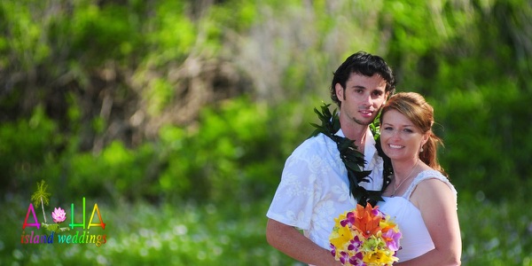 Jennifer and David at the flower arch, photo 4
