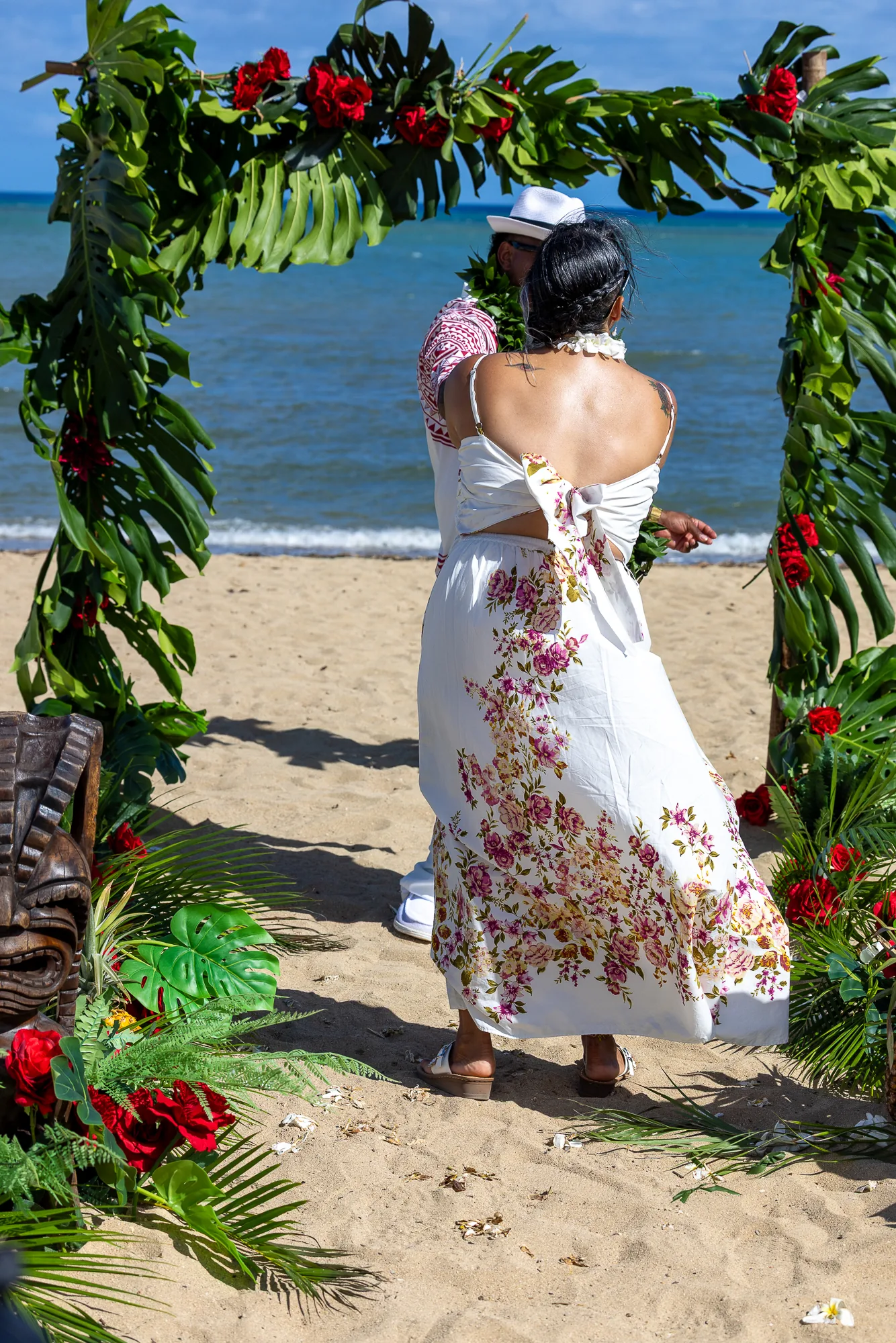 Their first dance under the arch