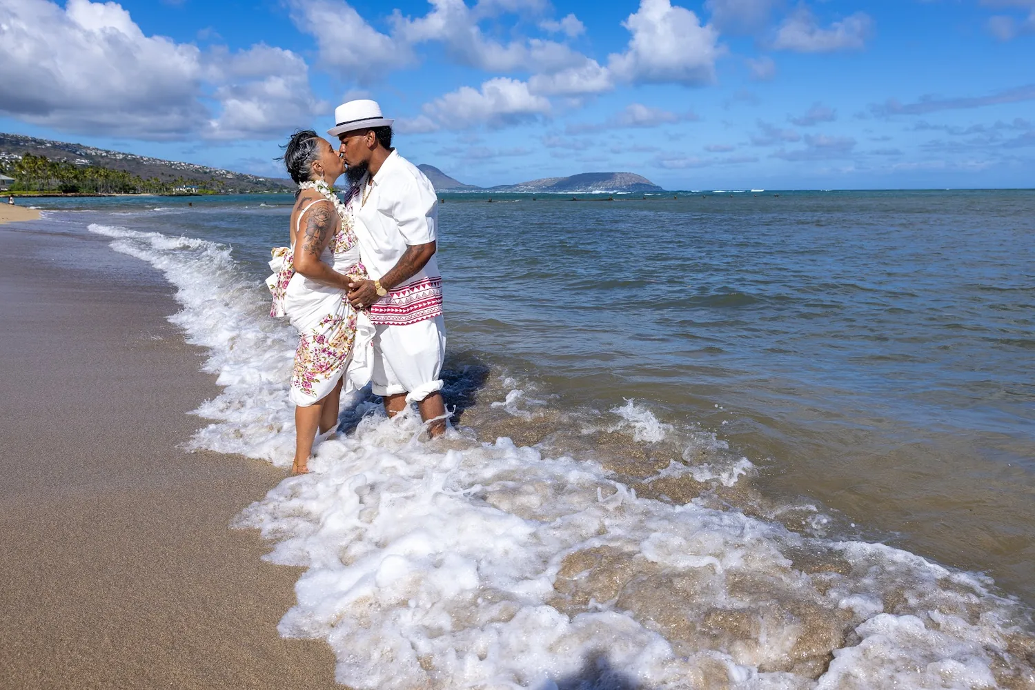 A kiss as a wave rolls in