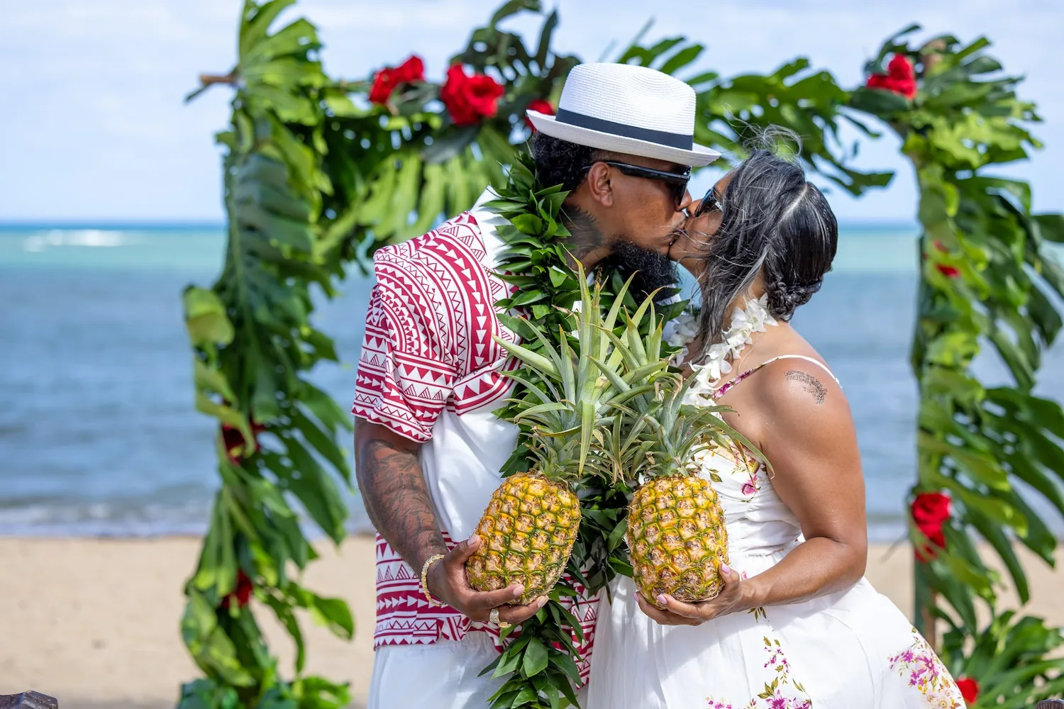 Another kiss behind the pineapples