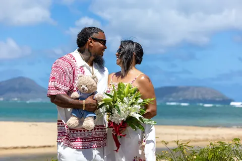 Jocelyn and Erick close together by the ocean