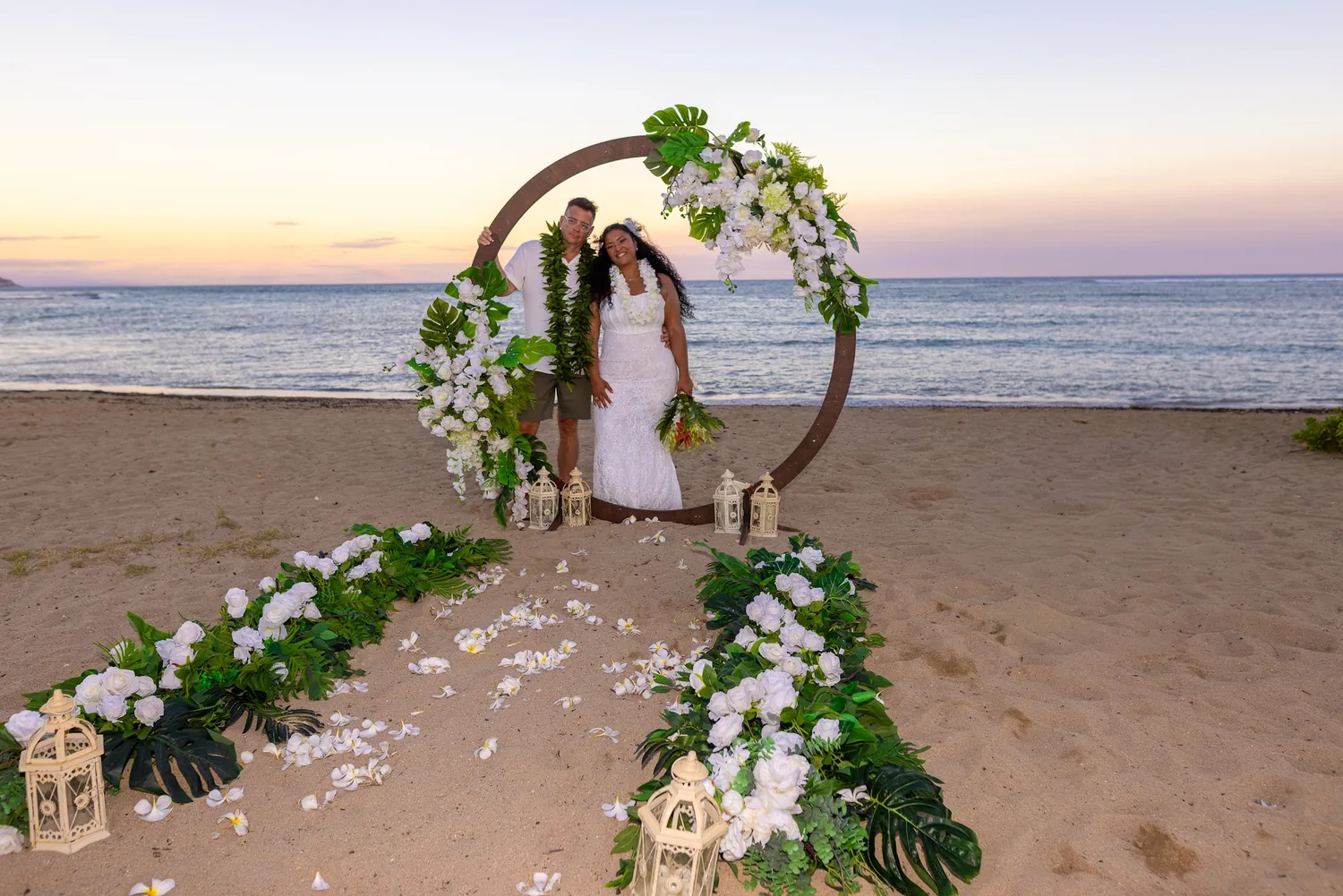 The circle archway and white flower aisle at twilight
