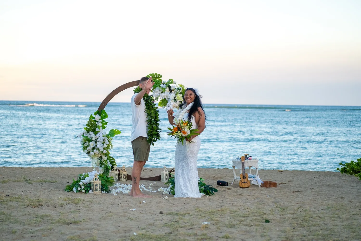 The couple at the circle archway on the wide beach