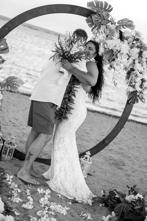 A black and white kiss at the archway