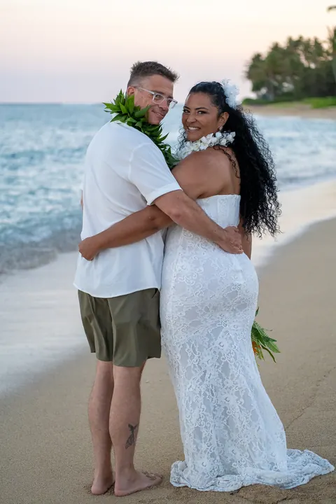 Hugging at the water&rsquo;s edge
