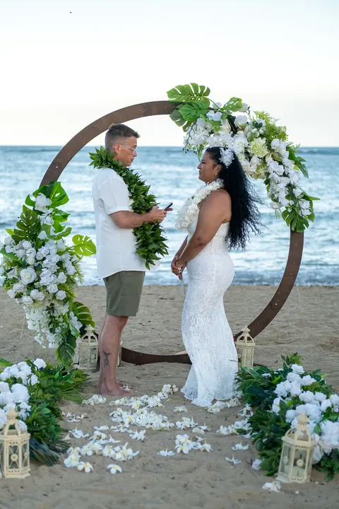 Reading their vows under the circle archway