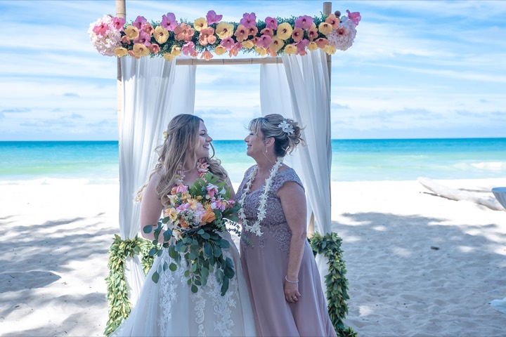 Lauren and her mom at the beach wedding arch