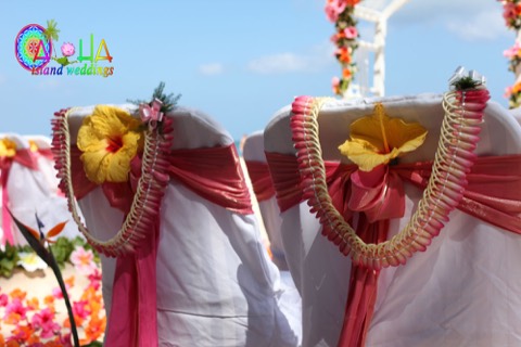 White and pink Micronesian ginger leis for the moms at a Hawaiian wedding
