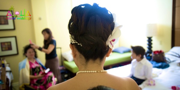Getting ready in the hotel in Waikiki, another view