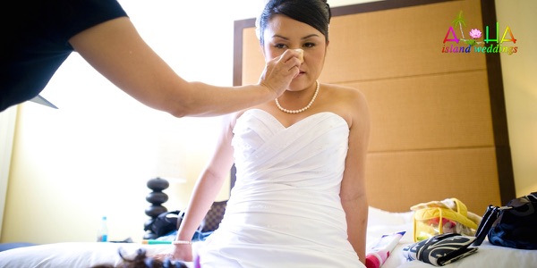Leling getting ready with her bridesmaids at the Moana, photo 2