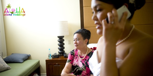 Leling getting ready with her bridesmaids at the Moana, photo 5