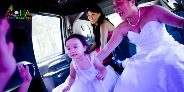 Leling getting ready with her bridesmaids at the Moana, photo 9