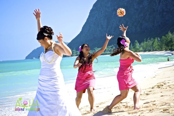Throwing of the bouquet Hawaii