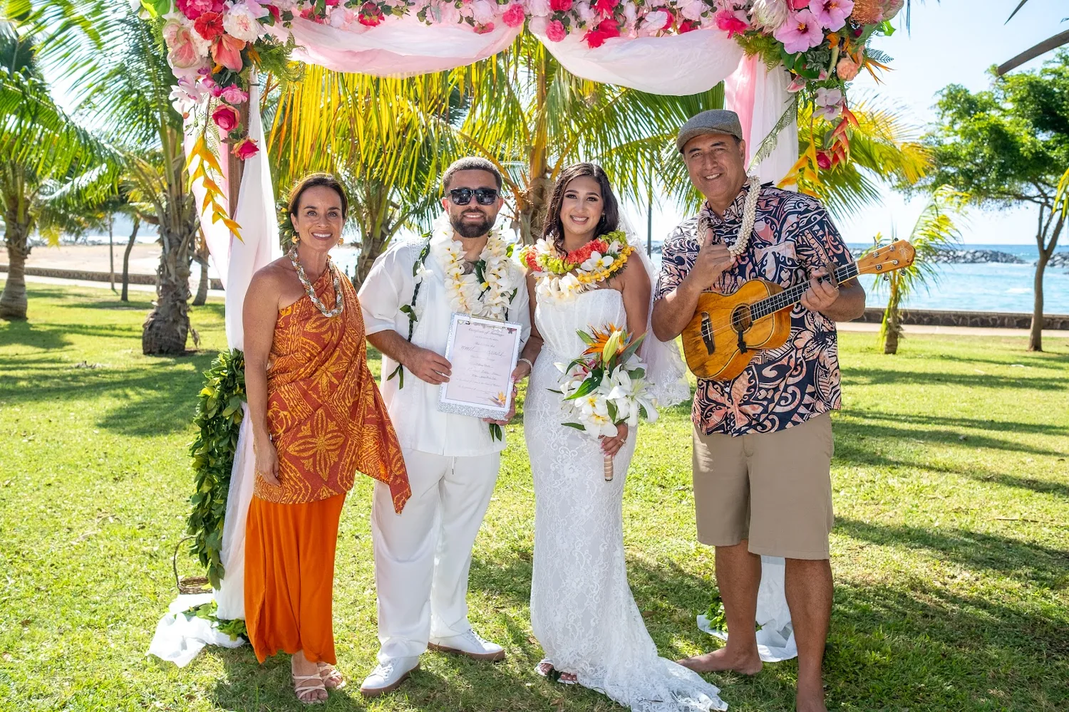 Bridal party photo by the arch
