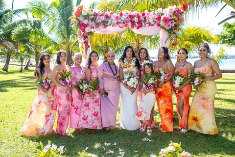 Bridesmaids in sunset colors with Lila