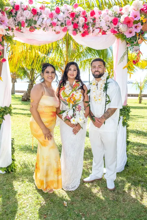 Lila with a bridesmaid in yellow