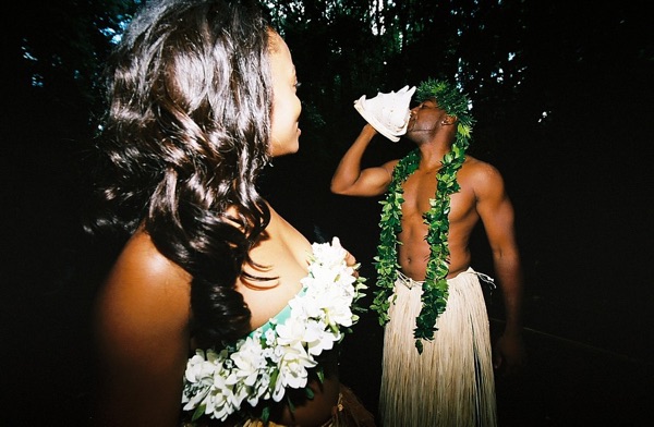 Damarus blowing the conch shell for Naheshae in the forest