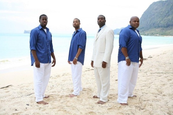 Naheshae with her bridesmaids in light blue, in the afternoon light